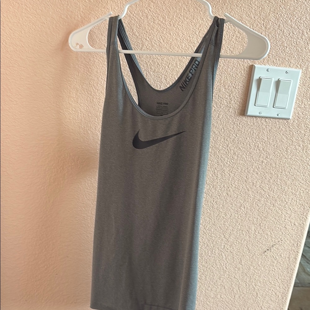 Nike Pro workout tank top
